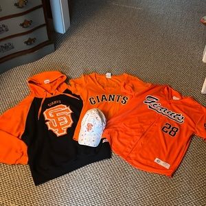 SF GIANTS baseball fan lot!! Hoodie - v-neck - jersey - hat! Womens M L